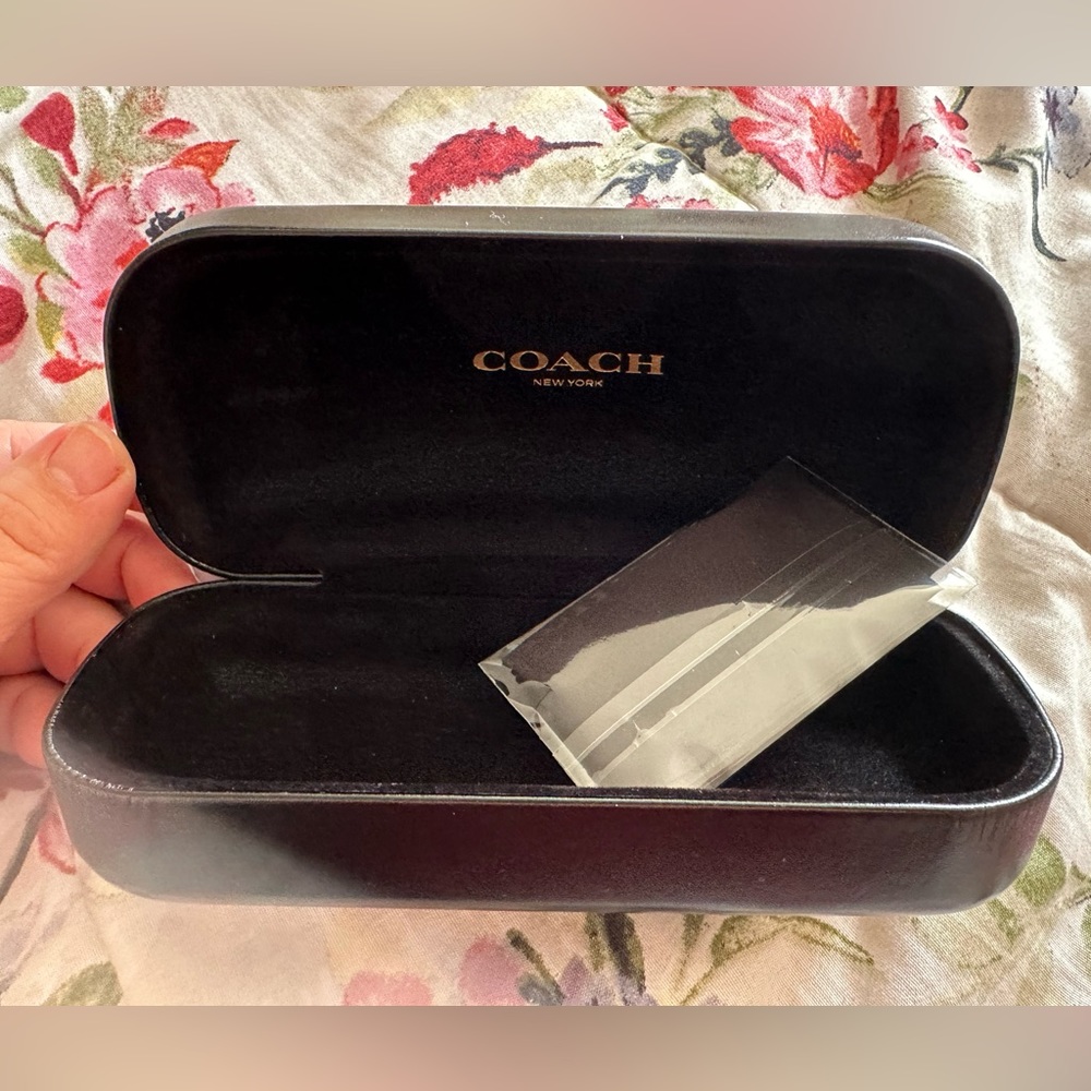 Coach New York Black Leather Hard Clam Shell Eye Glasses/Sunglasses Case - Picture 2 of 3